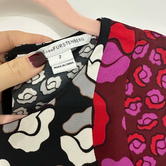 Diane von Fustenberg Dress - size 2 pre-owned - Picture 2 of 2